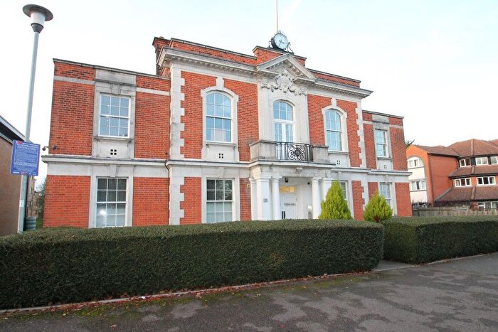 2 Bedroom Flat To Rent In The Ridgewy, Chingford, E4