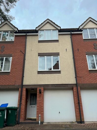 2 Bedroom Town House To Rent In Bartholomew Court, Coventry, CV3