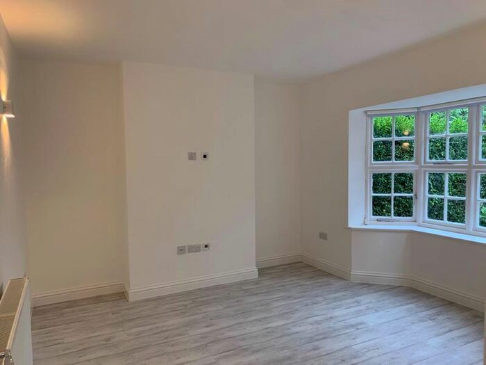 1 Bedroom Flat To Rent In Midholm Close, Hampstead Garden Suburb, NW11