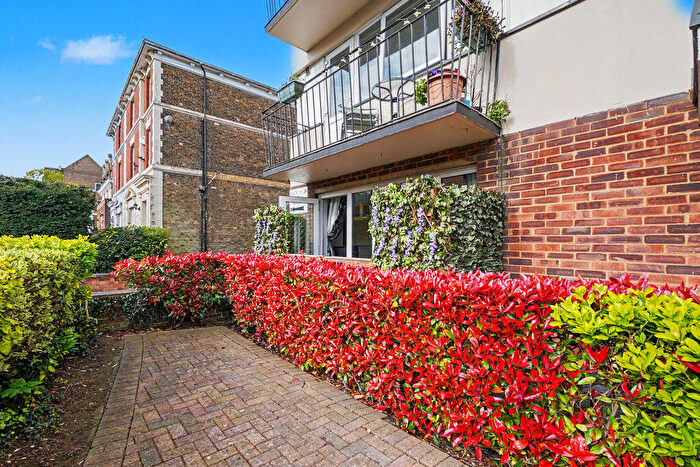 1 Bedroom Apartment For Sale In St. Margarets Street, Rochester, ME1