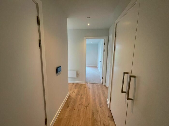 2 Bedroom Flat To Rent In Aspin Lane, Manchester, M4