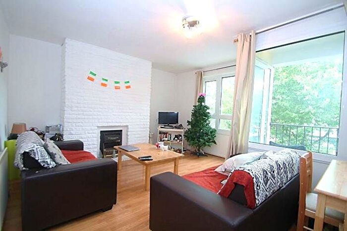 3 Bedroom Property To Rent In Clarence Crescent, London, SW4