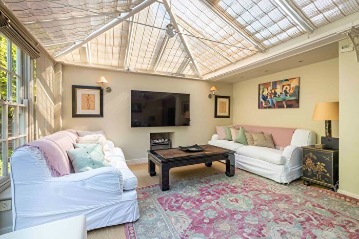 4 Bedroom Property To Rent In Pooles Lane, Chelsea, SW10