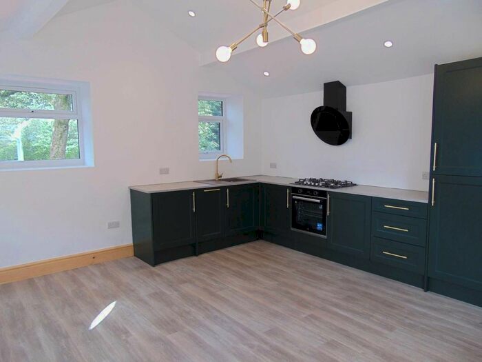 2 Bedroom Flat To Rent In Milnrow Road, Shaw, OL2