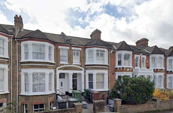 2 Bedroom Apartment To Rent In Kinver Road, Sydenham, London, SE26