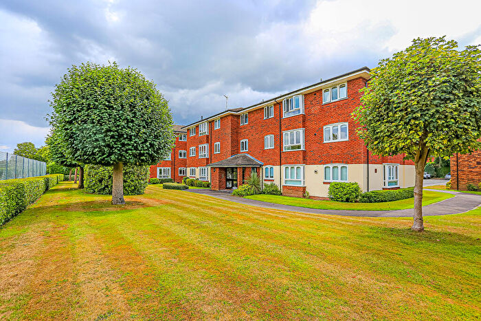 2 Bedroom Apartment For Sale In Queens Court, Alderham Close, Solihull, B91