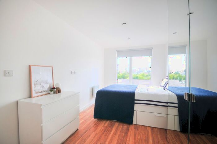 2 Bedroom Flat For Sale In Elmira Way, Salford, M5