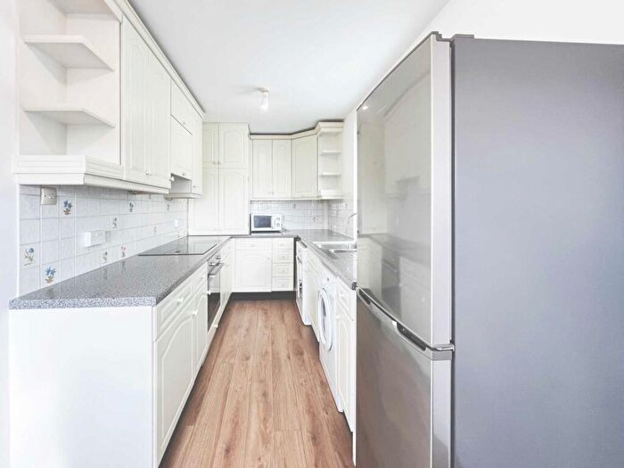 2 Bedroom Flat To Rent In Eaton Drive, Kingston Upon Thames, KT2