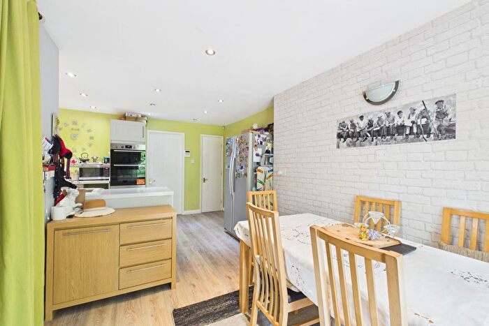 3 Bedroom Semi-Detached House For Sale In Hazelnut Grove, York, YO30