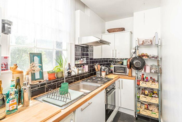 1 Bedroom Flat To Rent In Kentish Town Road, Kentish Town, London, NW1