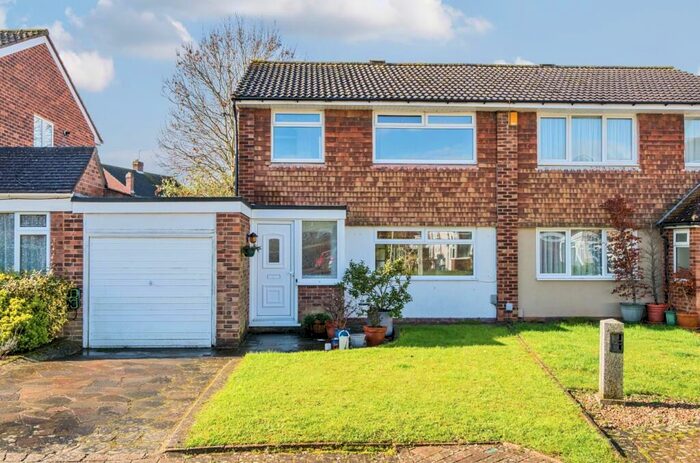 3 Bedroom Semi-Detached House To Rent In Capel Close Bromley, BR2