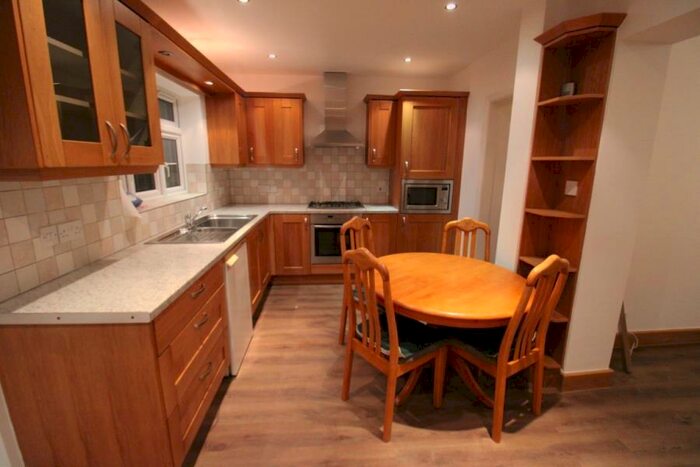 Terraced House To Rent In Charlton Road, Edmonton, N9