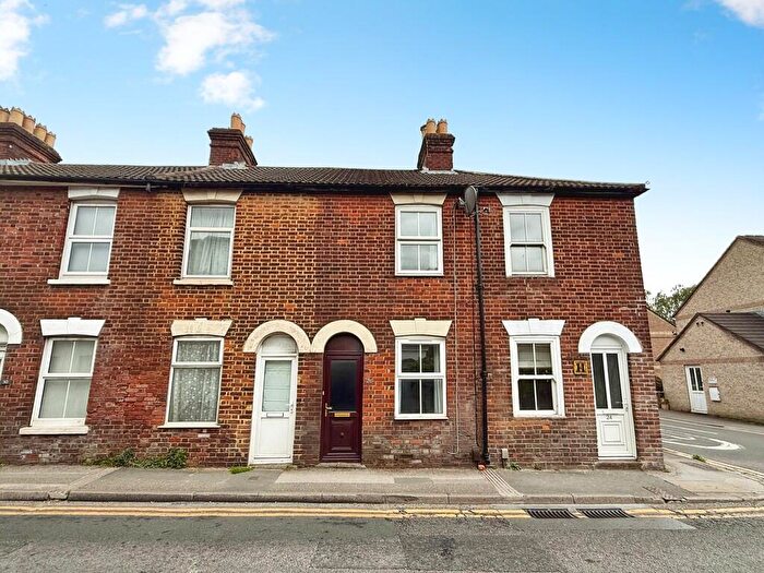 2 Bedroom Terraced House To Rent In Devizes Road, Salisbury, SP2