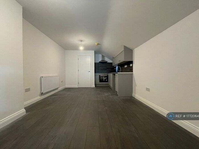 2 Bedroom Flat To Rent In High Road, London, N22