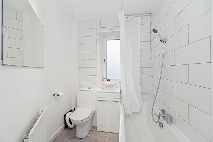 2 Bedroom Flat For Sale In /, Dumbarton Road, Scotstoun, G14
