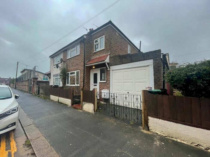 4 Bedroom Semi-Detached House To Rent In School Road, Hove, BN3