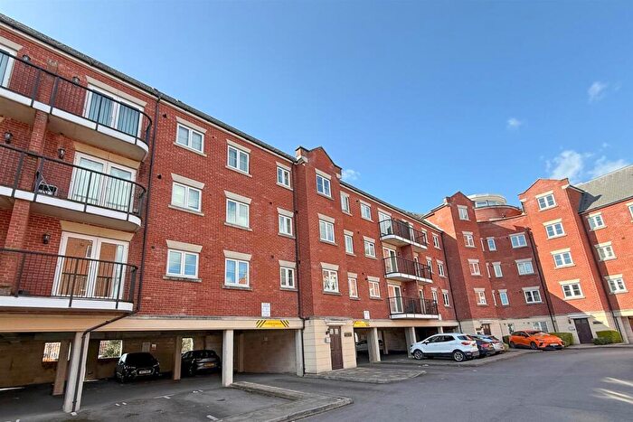 2 Bedroom Flat To Rent In Brookbank Close, Cheltenham, GL50