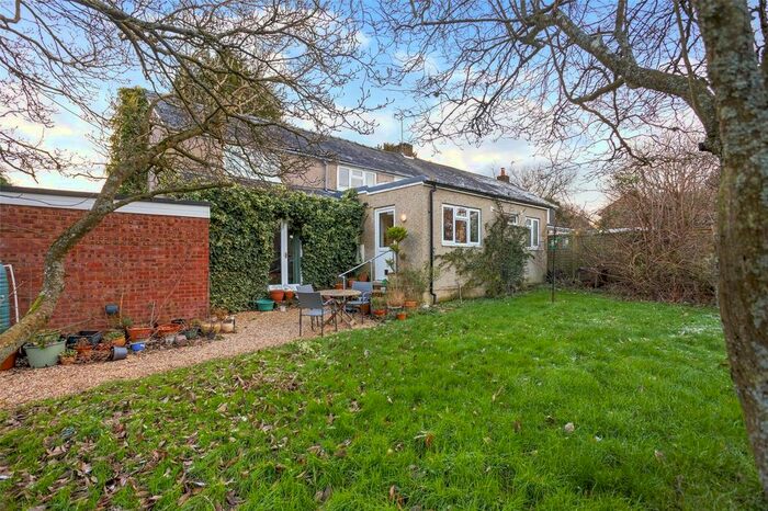 4 Bedroom Semi-Detached House For Sale In Basingstoke Road, Ramsdell, RG26