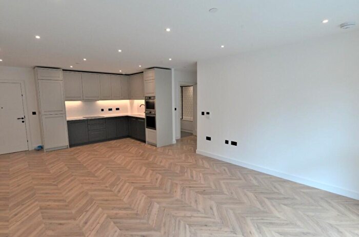 2 Bedroom Flat To Rent In Brook Street, Kingston Upon Thames, Surrey, KT1
