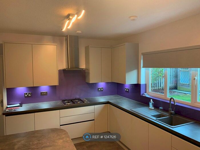 4 Bedroom Detached House To Rent In Dover Park, Dunfermline KY11