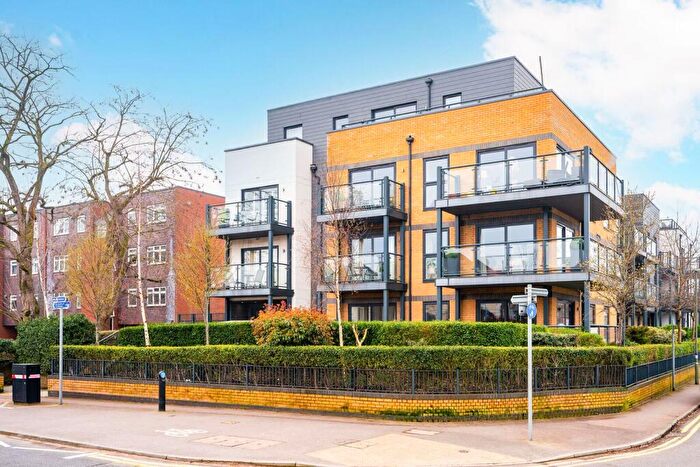 2 Bedroom Flat For Sale In Cricketers Wharf, Guildford, GU1