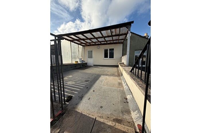 2 Bedroom Maisonette To Rent In Brighton Road, South Croydon, Surrey, CR2