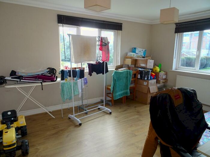 2 Bedroom Flat To Rent In Balcombe Road, Haywards Heath, RH16