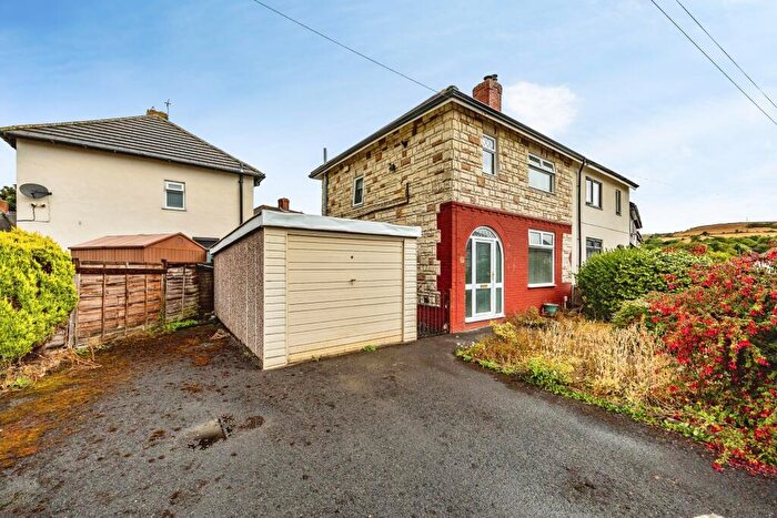 3 Bedroom Semi-Detached House For Sale In Chevinedge Crescent, Halifax, HX3