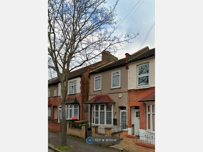 3 Bedroom Semi-Detached House To Rent In Kimberley Avenue, London, E6