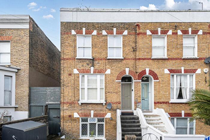 2 Bedroom Flat For Sale In Crystal Palace Road, East Dulwich, London, SE22