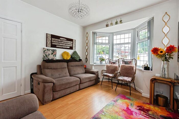 5 Bedroom Semi-Detached House For Sale In Cole Bank Road, Hall Green, Birmingham, B28