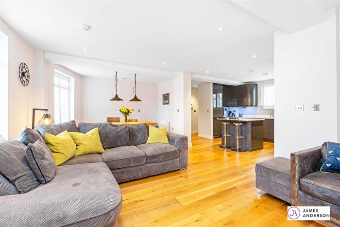 3 Bedroom Penthouse To Rent In Upper Richmond Road West, East Sheen, SW14