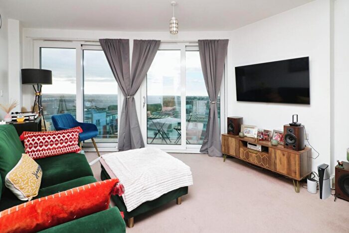 2 Bedroom Flat For Sale In Charrington Place, St Albans, AL1