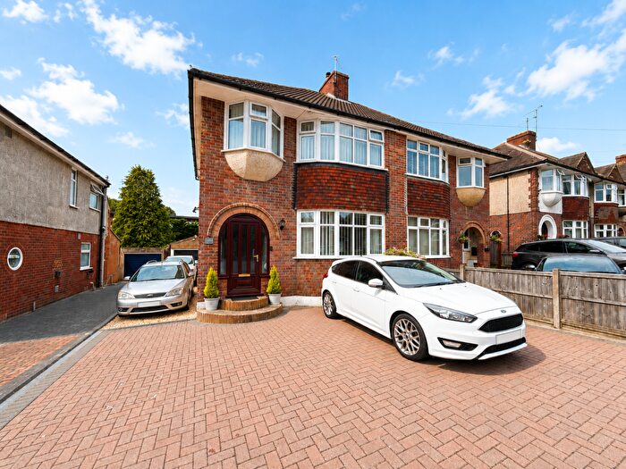 3 Bedroom Semi Detached House For Sale In Preston Grove, Yeovil, Somerset, BA20