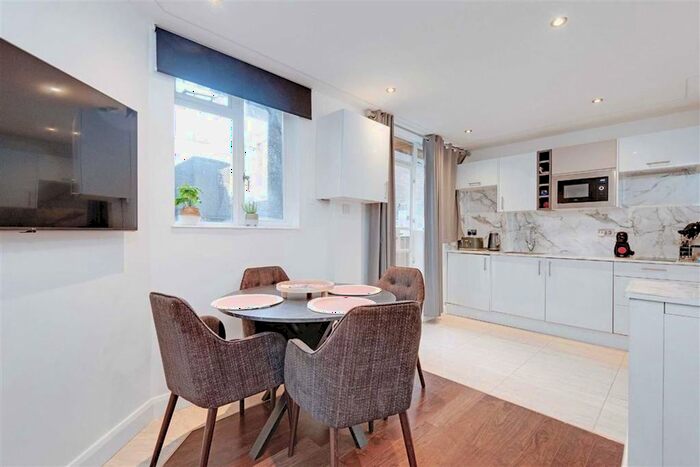 2 Bedroom Flat To Rent In Whitfield Street, London, W1T