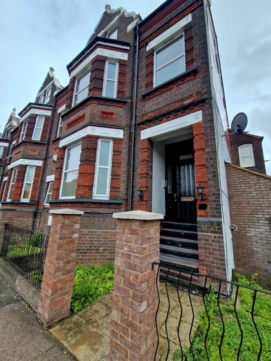 2 Bedroom Flat To Rent In Castle Street, Luton, LU1