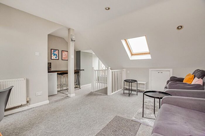 3 Bedroom Flat To Rent In Broomwood Chambers, Broomwood Road, SW11