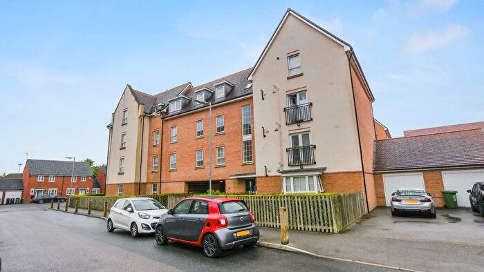 2 Bedroom Flat For Sale In Design Drive, Dunstable, Dunstable, LU6