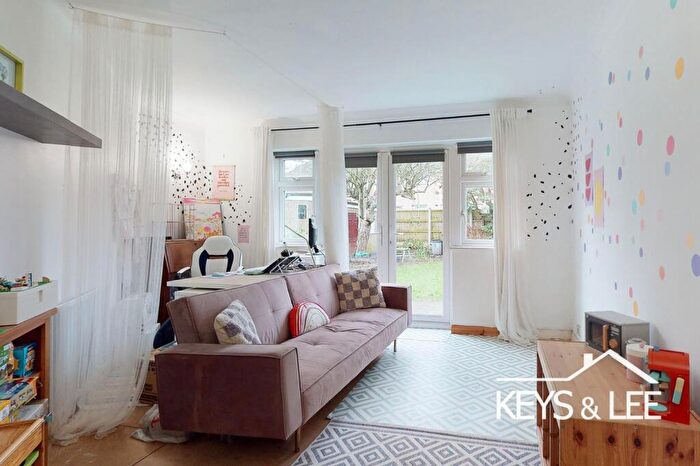 3 Bedroom End Of Terrace House For Sale In Peartree Gardens, Romford, RM7