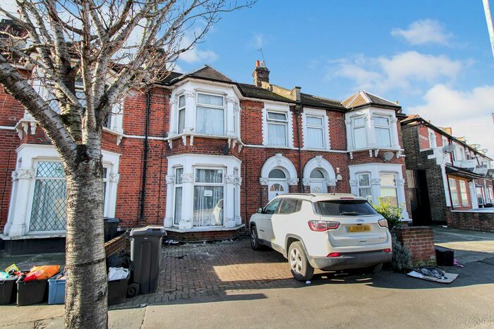 1 Bedroom Flat To Rent In Wanstead Park Road, Cranbrook, Ilford, IG1