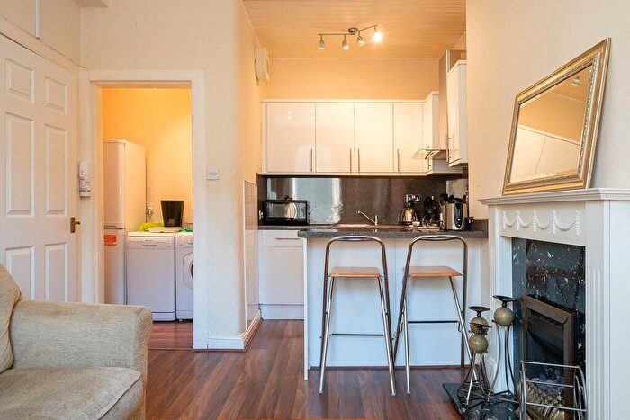 1 Bedroom Flat To Rent In Wardlaw Place, Edinburgh, EH11