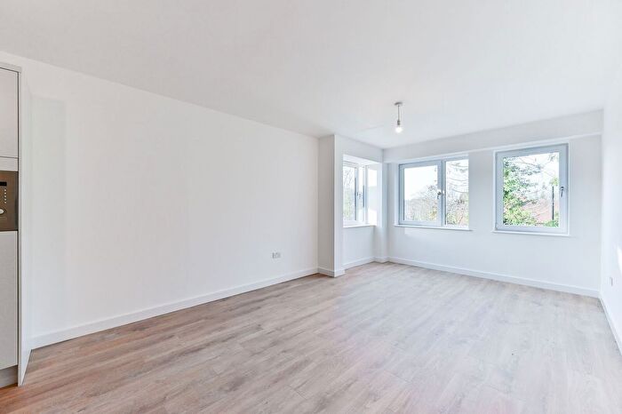 2 Bedroom Flat To Rent In Joyden Apartments, Croydon, Purley, CR8