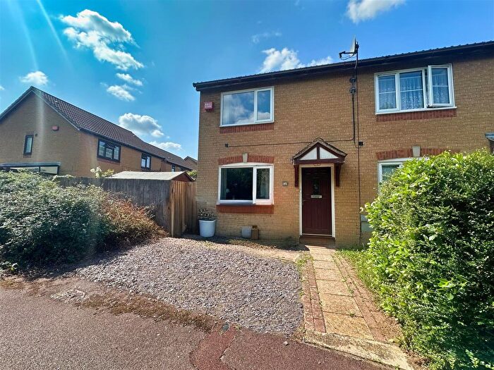 2 Bedroom Property To Rent In Bantock Close, Browns Wood, Milton Keynes, MK7