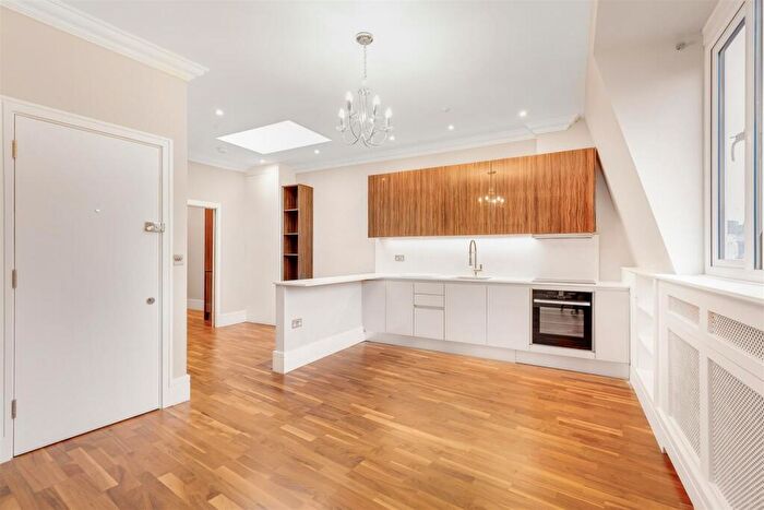 2 Bedroom Flat To Rent In Upper Richmond Road West, East Sheen, London, SW14