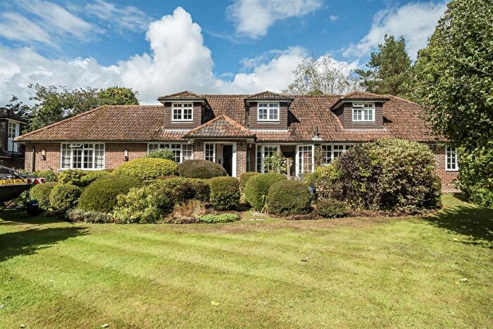 5 Bedroom Detached House To Rent In High Lane, Haslemere, GU27