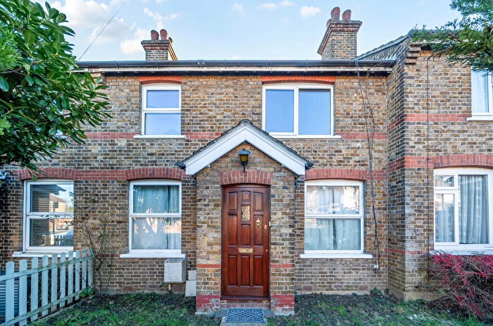 3 Bedroom Terraced House For Sale In Mays Lane, Barnet, EN5