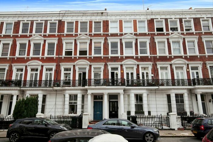 2 Bedroom Flat To Rent In Maclise Road, London, W14