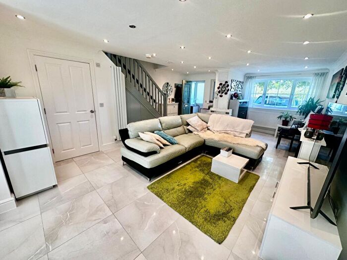 House To Rent In Genas Close, Ilford, IG6