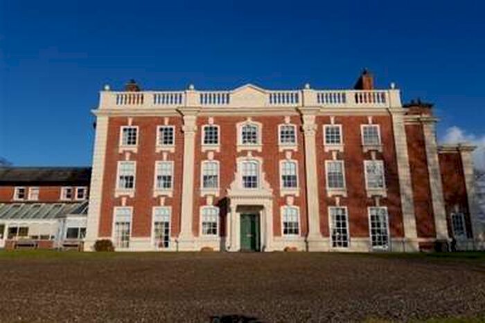 3 Bedroom Flat To Rent In Pickhill Hall, LL13