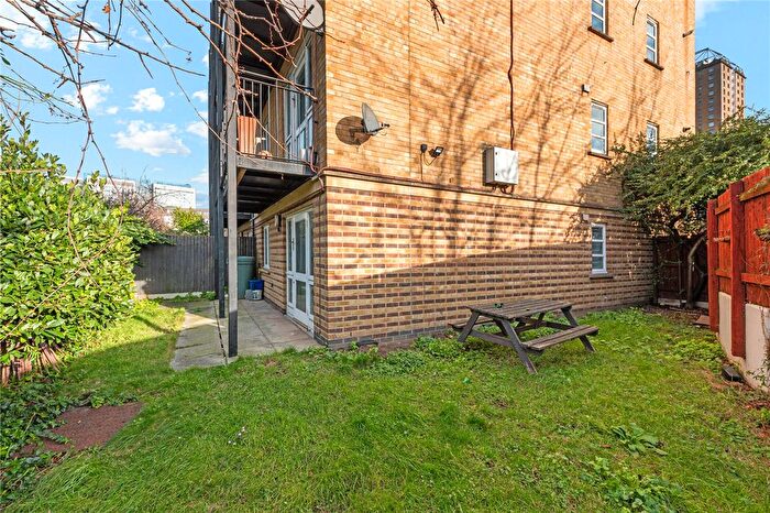2 Bedroom Flat For Sale In Hainton Close, London, E1